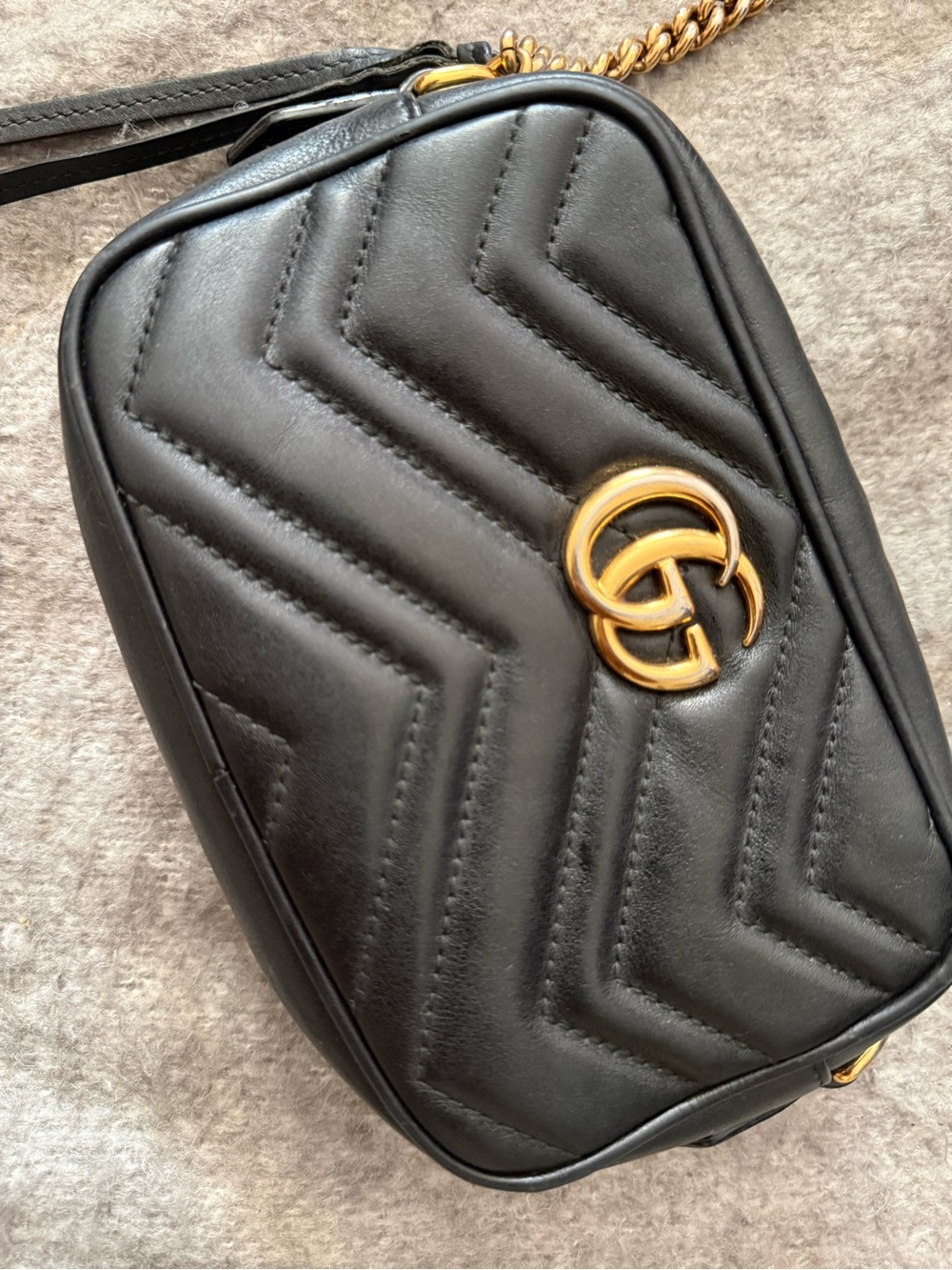 (AUTHENTIC) Gucci Black GG Marmont matelassé mini bag (Pre-owned) - Picture 3 of 9